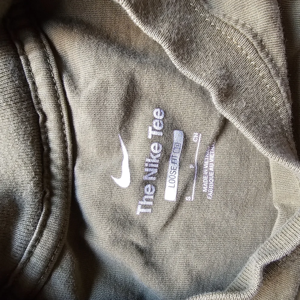 Nike army green Blood Sweat Basketball loose fit t-shirt‎ size S